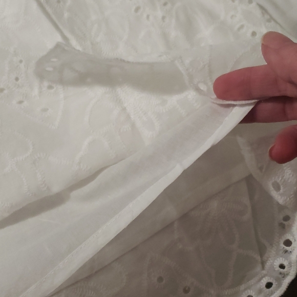 🍭1 L left🌼New boutique sleevless eyelet tank - Picture 8 of 9